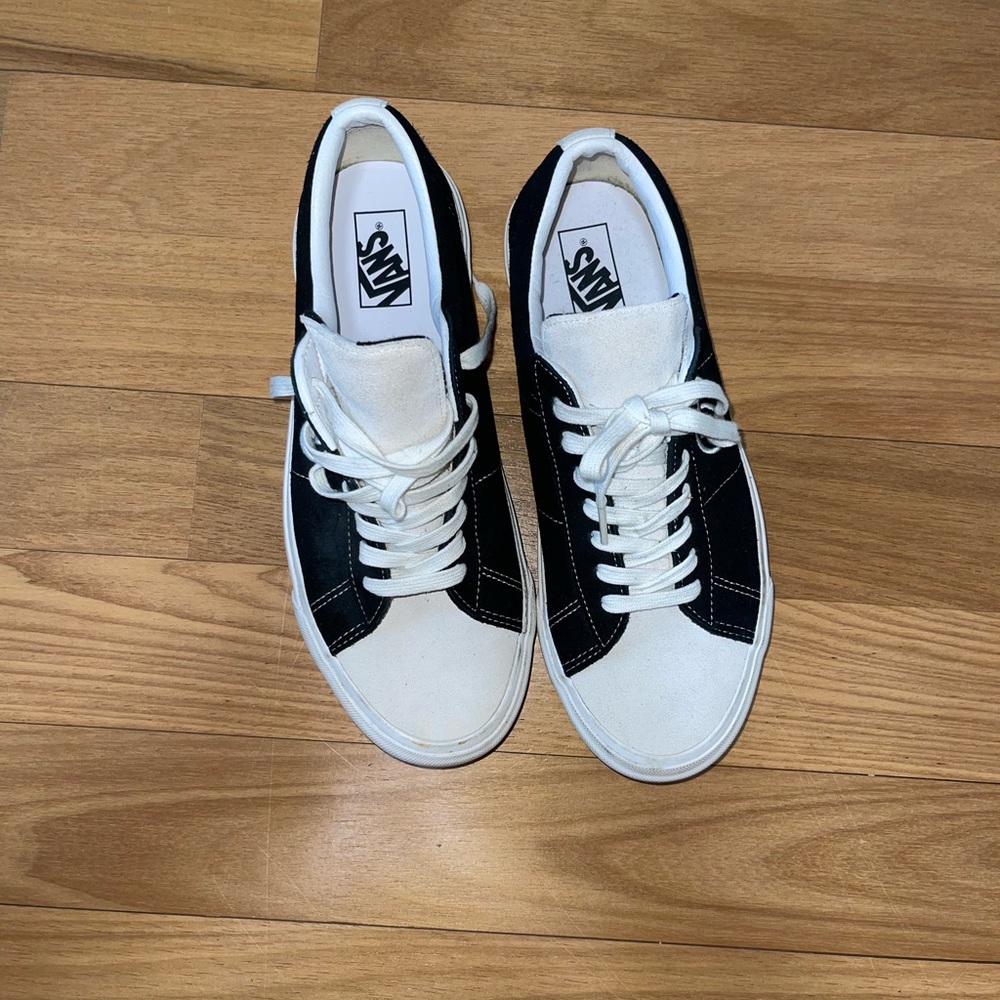 Vans Men's Black and White Sneakers